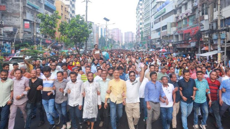 বাজেট পাশ ও প্রধানমন্ত্রীর সফল বিদেশ সফর: রাজধানীতে স্বেচ্ছাসেবক দলের শুভেচ্ছা মিছিল