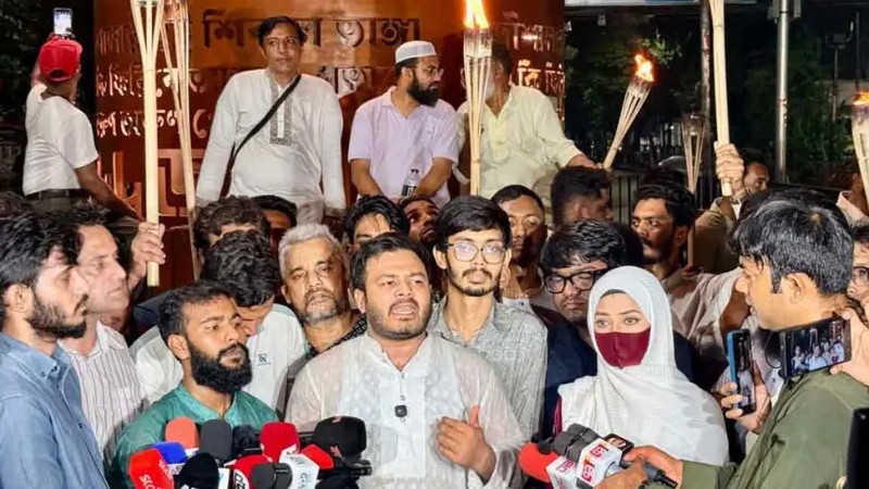সাভারে এনসিপির সমাবেশে হামলার প্রতিবাদে মধ্যরাতে শাহবাগে বিক্ষোভ