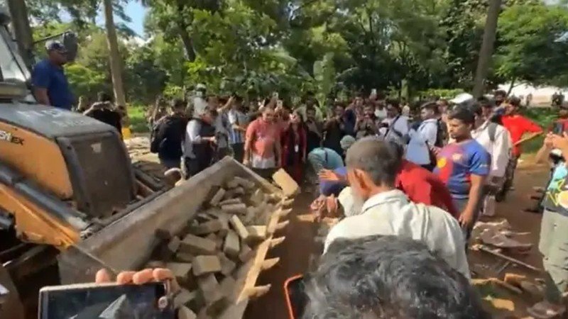 সোহরাওয়ার্দী উদ্যানে রাজিব শাহের গড়ে তোলা ‘মসজিদ’ উচ্ছেদ