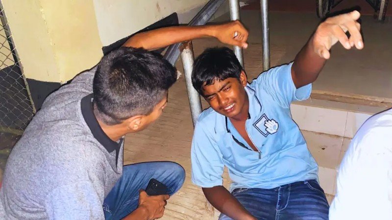‘এমন তো কখনো কখনো হয়নি, মা তো প্রতিদিন সন্ধ্যায় বাড়ি ফিরতো’