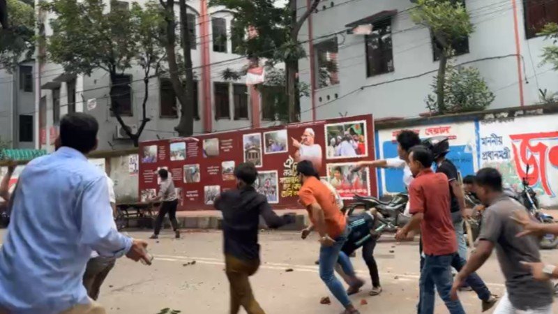 ঢাকা আলিয়া মাদ্রাসা, জবি ও ঢাকা কলেজে ছাত্রদল-শিবিরের সংঘর্ষ: থমথমে পরিস্থিতি