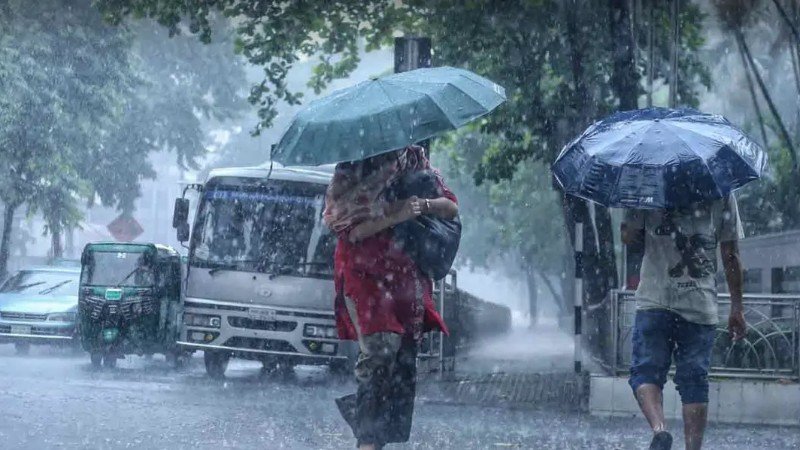 ঢাকাসহ দেশের বিভিন্ন এলাকায় বৃষ্টির সম্ভাবনা, কমতে পারে তাপমাত্রা