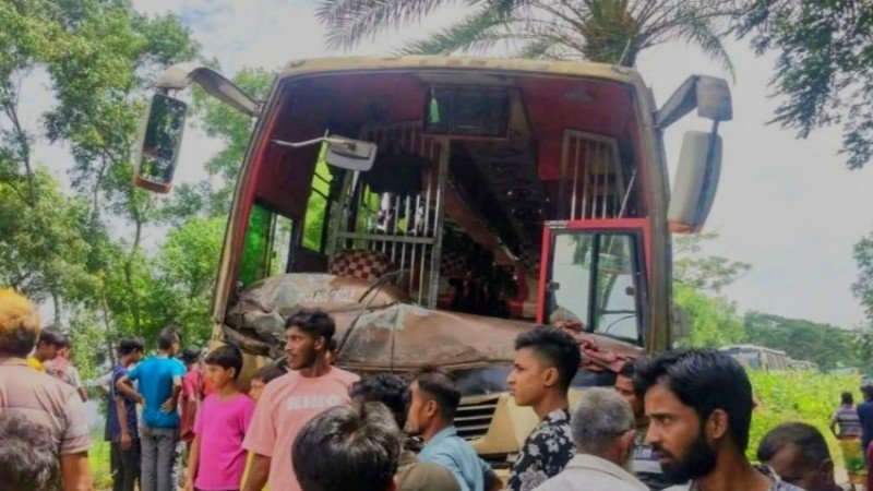 গুরুদাসপুরে মহাসড়কে ঝরল দুই সহোদরসহ ৩ প্রাণ।