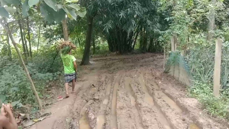 মধুপুরের কাকড়াগুণী- সাধুপাড়া- টেলকি কাঁচা সড়কের বেহাল অবস্থা - চরম দুর্ভোগে ১২ গ্রামের গ্রামবাসী