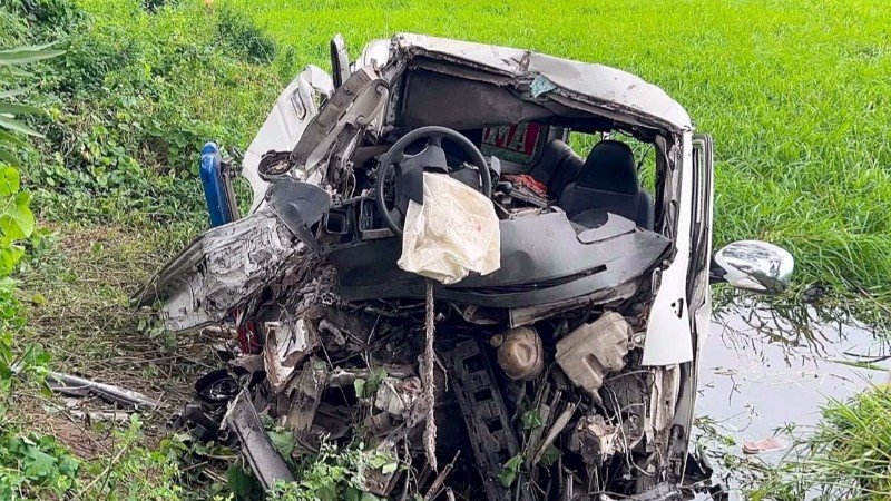 নাটোরের গুরুদাসপুরে ট্রাক ও লাশবাহী অ্যাম্বুলেন্সের মুখোমুখি সংঘর্ষে আহত ৮